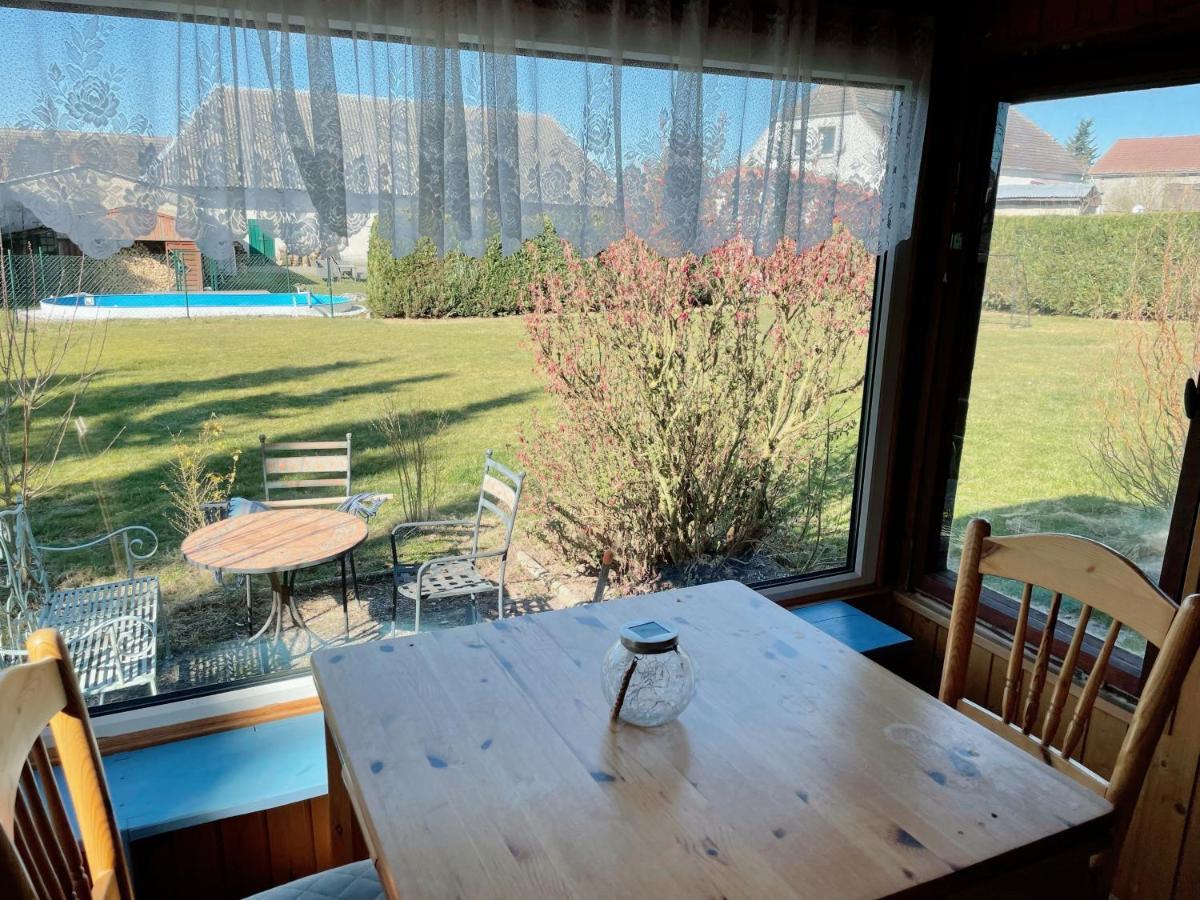 Landhaus Mit Pool, Bungalow In Der Natur Hohenbollentin Esterno foto